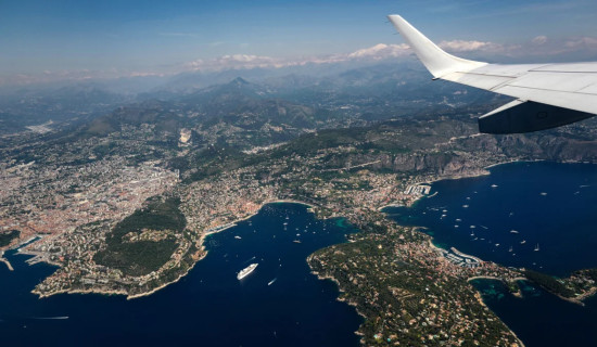 World's 15 most spectacular airport landings