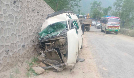 13 injured in microbus-tipper collision in Kurintar
