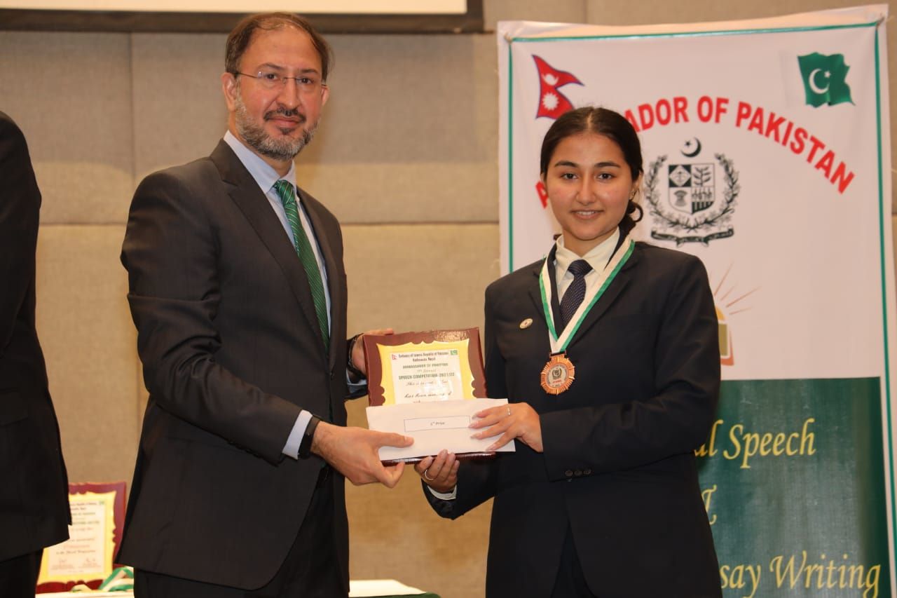 Winner students of essay writing, speech competition awarded