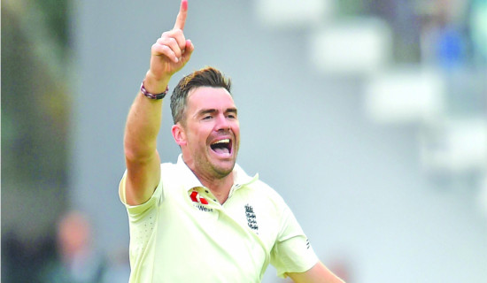 ‘Fearless’ England excite Anderson  as India sweat on Rohit