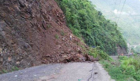 Narayangadh-Muglin road obstructed