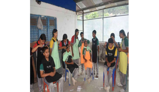 School provides hair-cutting training to students in Beni