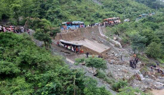 Simaltal landslide: Indian rescue squad arrives in Nepal