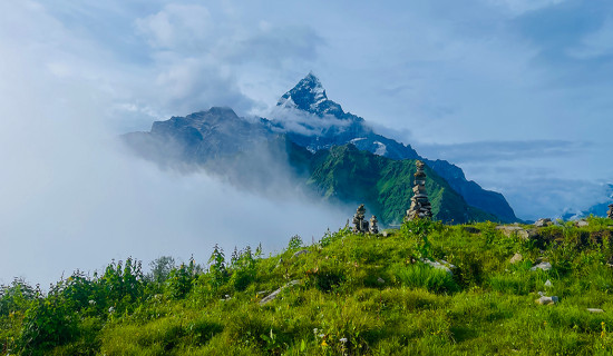 Beautiful scene of Mount Machhapuchhre
