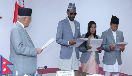 PM administers oath to three State Ministers