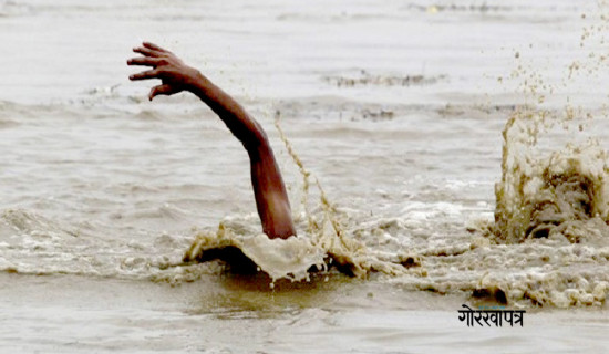 Auto Rickshaw washed away by floods, driver rescued