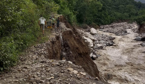 Traffic in Salpasilichho remains difficult as floods wash away roads