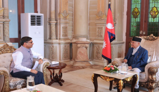 Minister Bhandari visits Kolkata Port