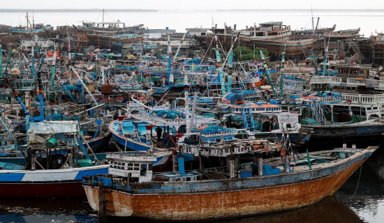 Thousands evacuated, schools shut as India, Pakistan brace for rare August cyclone