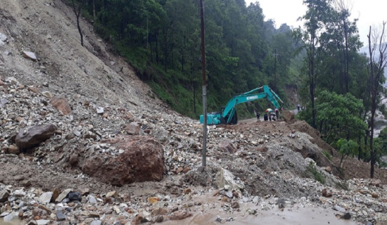 Landslide blocks roadway to Kathmandu