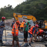 Five sections of different highways completely obstructed; one way traffic in eight roads