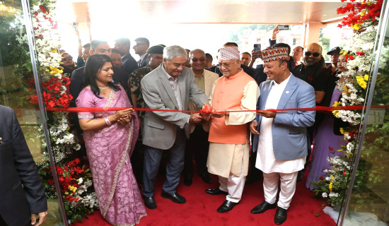 PM Oli and Ex PM Deuba jointly inaugurate 'Holiday Inn Resort'