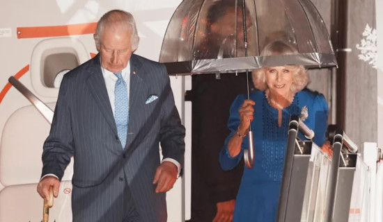 King and Queen land in Sydney on tour of Australia