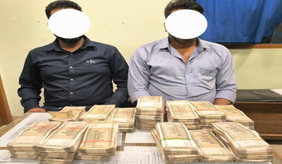 Two persons arrested with 2 million Indian rupees from undisclosed sources