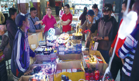 Glow lights business dims down this Tihar