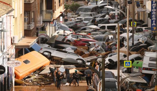 Spain flood deaths top 200, more troops join rescue