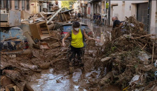 Spain's king and queen pelted with mud in flood-hit Valencia