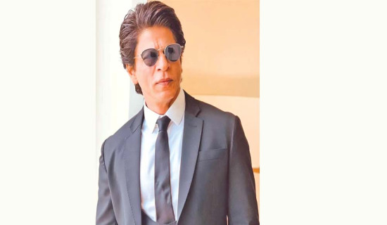 Shah Rukh Khan quits smoking