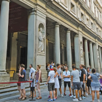 Florence cracks down on overtourism