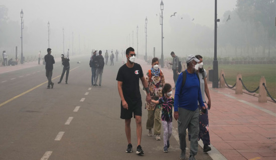 New Delhi closes schools as air pollution hits worst level