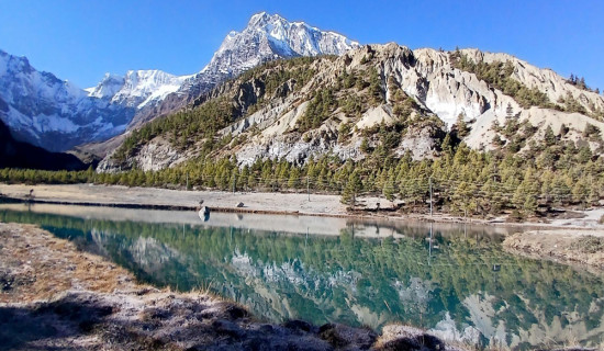 Mesmerizing  Annapurna I mountain reflected in lake