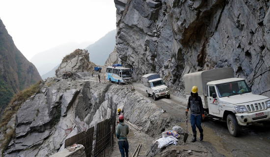 Rock-anchoring to widen road at Kavrebhir