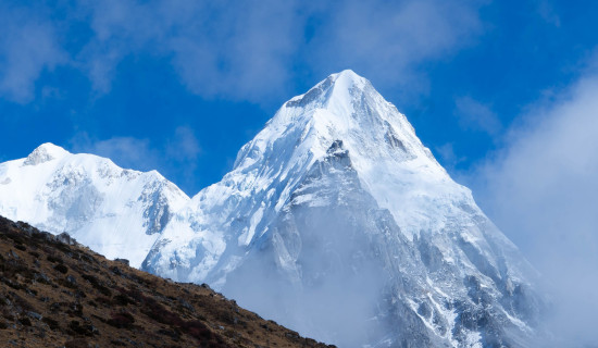 Attractive Rathong peak