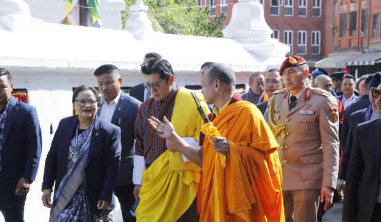 Bhutanese king visits Boudhhanath