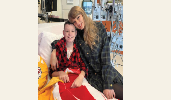 Taylor Swift makes surprise visit to Kansas City children's hospital