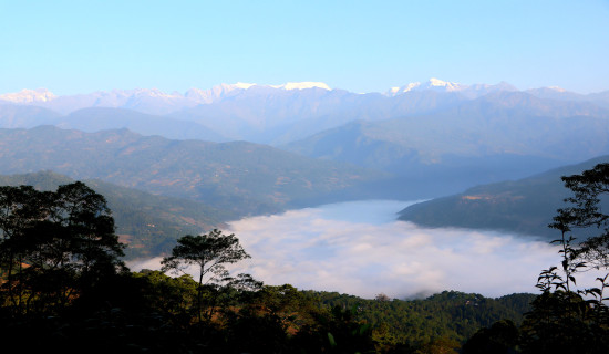 Arun Valley covered in mist