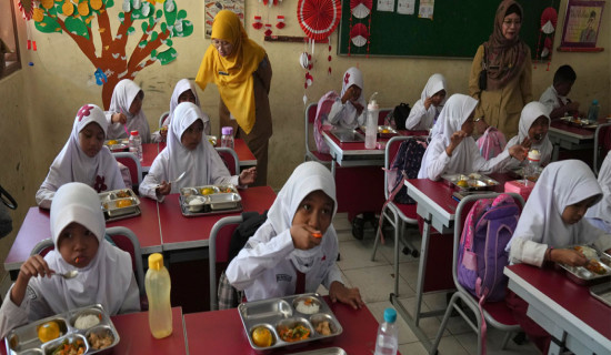 Indonesia launches free meals to fight malnutrition