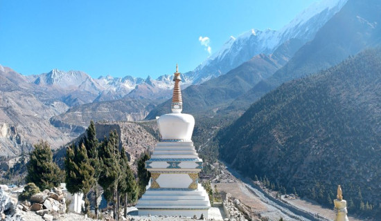 Bodhi Stupa and Tilicho Peak