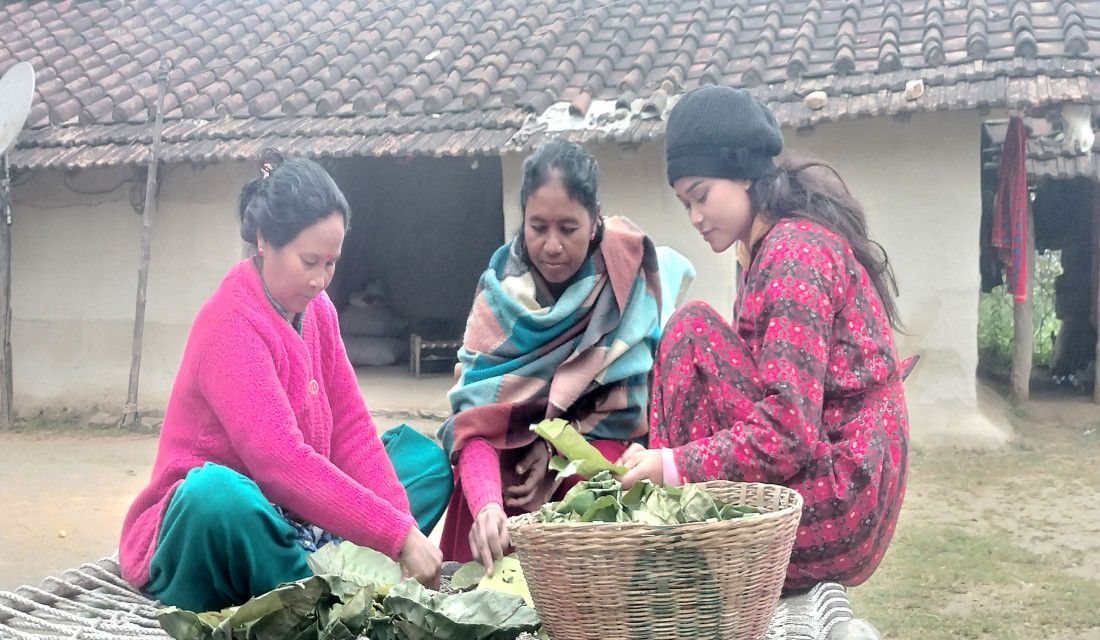 Local Tharu women weaving Duna-Tapari