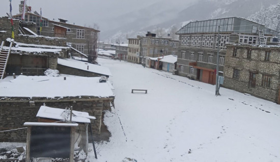 Manang sees first snowfall of this winter