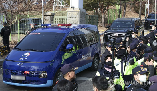 Impeached South Korean President attends court hearing to oppose formal arrest