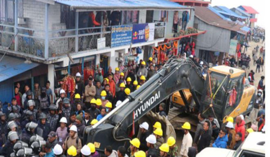 Five injured in clash between police and cable car protesters