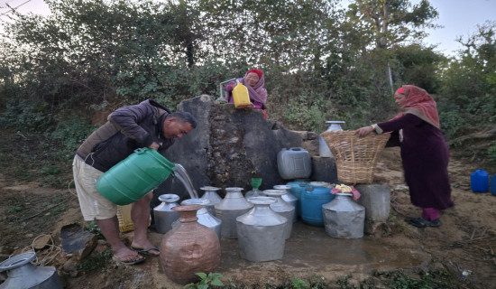 Locals of Ghorahi collecting water