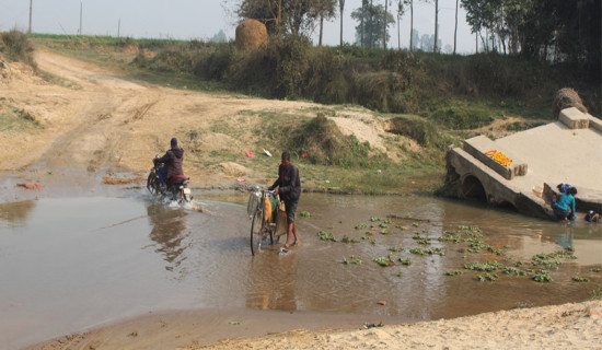 Locals face hardship in lack of bridge over Safa Khola