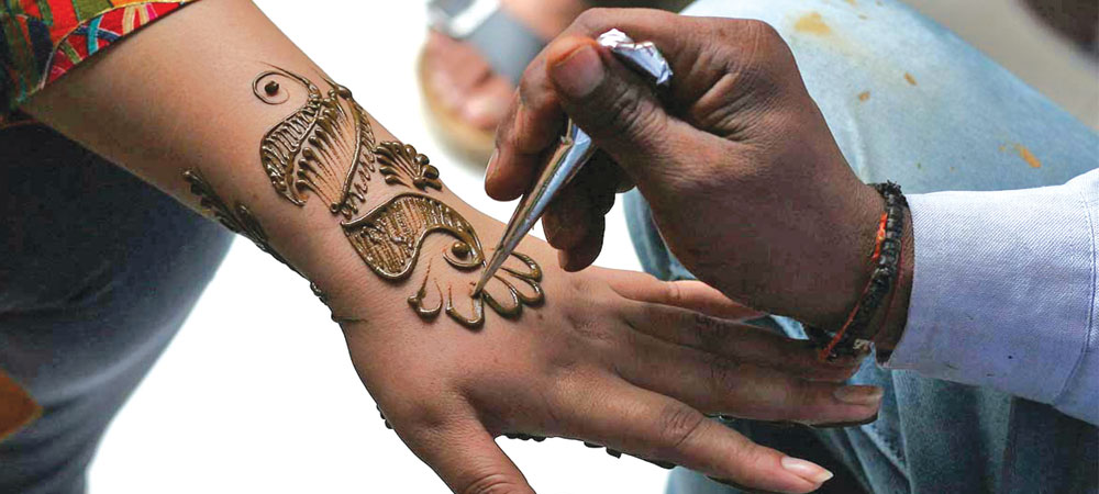 How does Mehandi (henna) leave its colour? - Quora