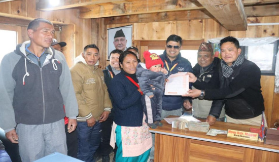 Ward chairman distributes aid to flood victims in Solukhumbu