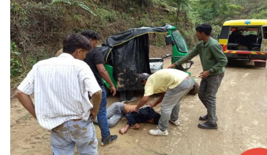 Three injured in Dang tempo accident
