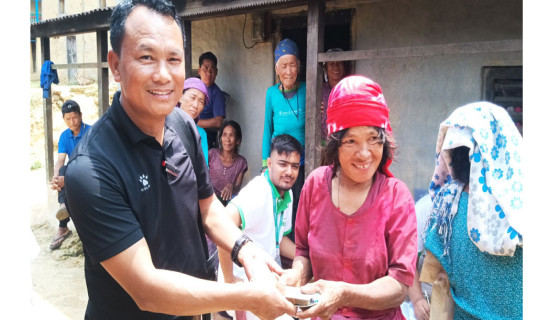 Senior citizens in Nawalpur get social allowance at home