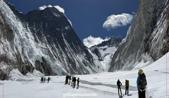 421 making an attempt to be atop Mt Sagarmatha
