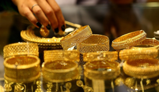 Gold price down by Rs 3, 700 per tola