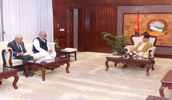 Indian Minister pays courtesy call on PM Oli