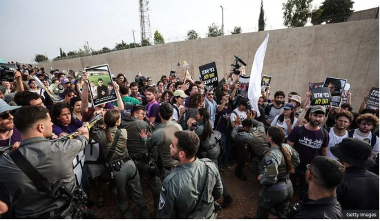 'The mood is changing': Israeli anger grows at conduct of war