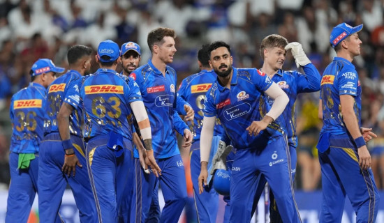 IPL: MI's season of big wins and DC's record slump