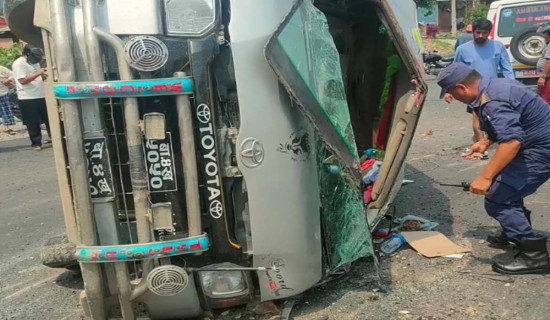 Eight injured in microbus accidents in Nawalpur