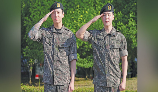 Fans greet army-discharged Jimin and Jung Kook of BTS