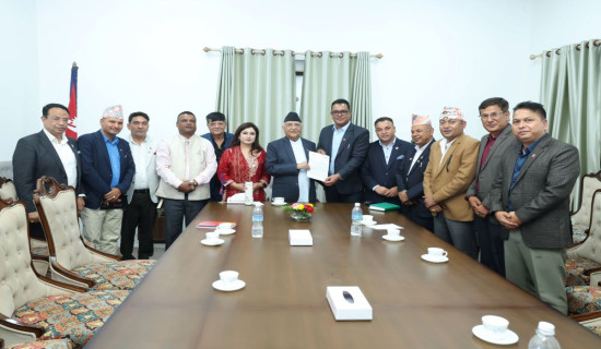 Gold and silver entrepreneurs draw PM Oli's attention over luxury tax